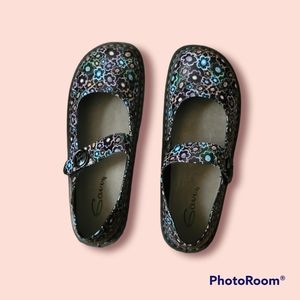 Nursing shoes